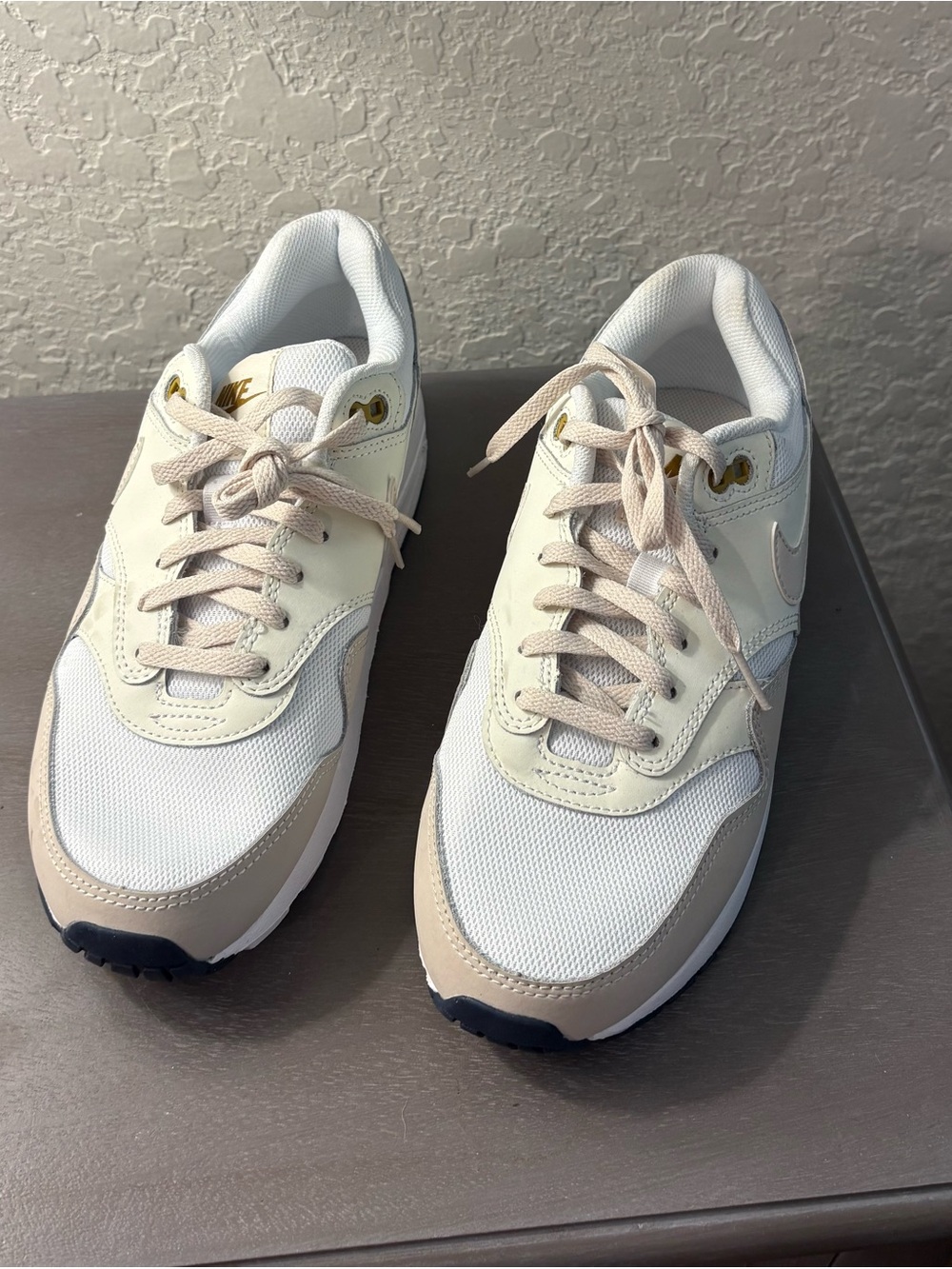 Nike Men’s White and Beige Low-Top Sneakers size 7